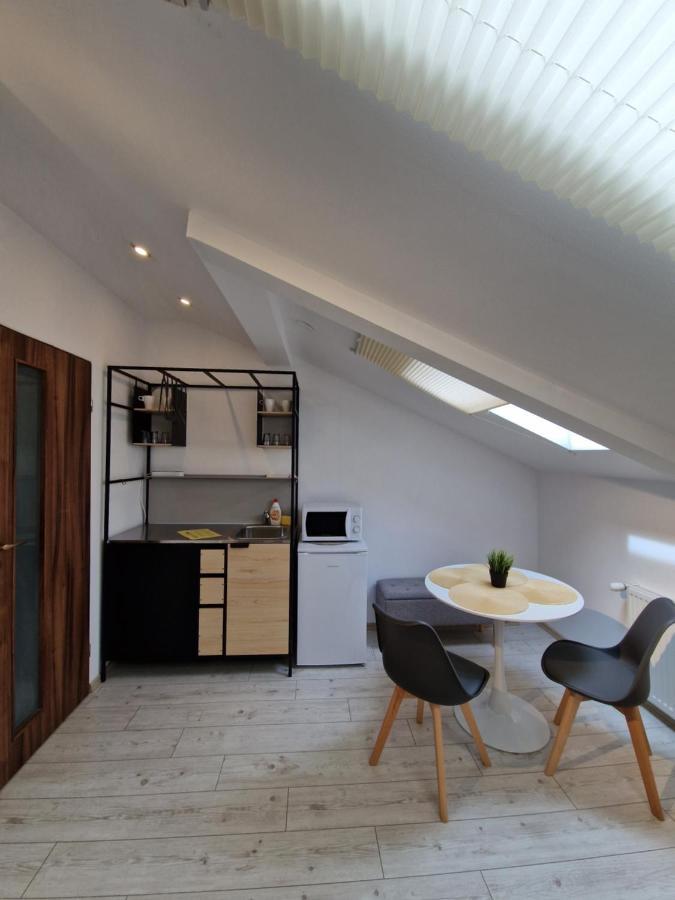 Key Apartments In Main Square Brasov Ngoại thất bức ảnh
