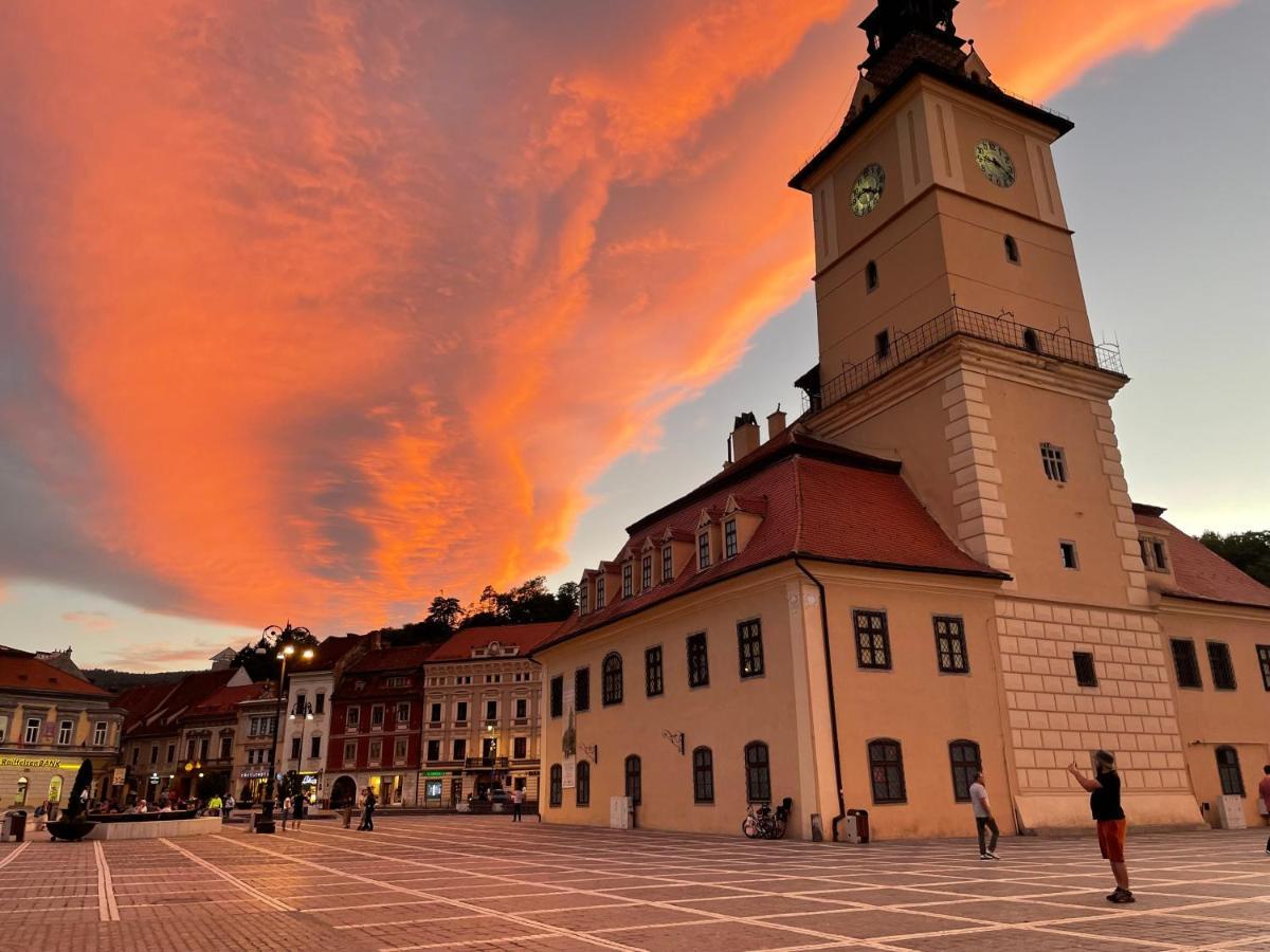 Key Apartments In Main Square Brasov Ngoại thất bức ảnh