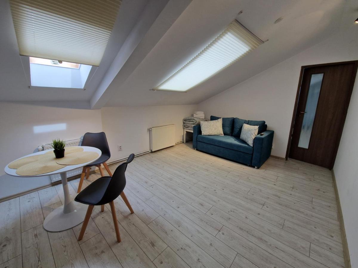 Key Apartments In Main Square Brasov Ngoại thất bức ảnh
