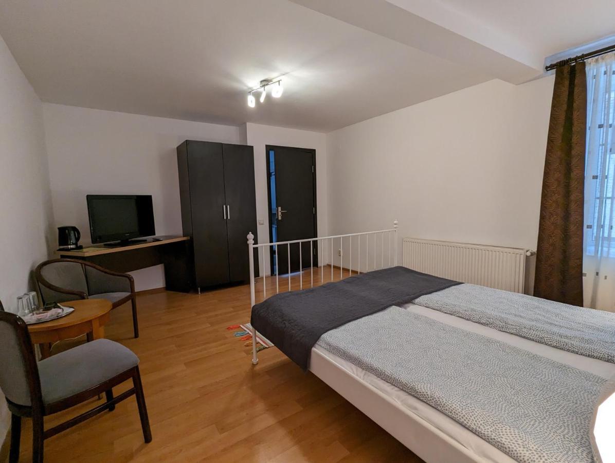 Key Apartments In Main Square Brasov Ngoại thất bức ảnh