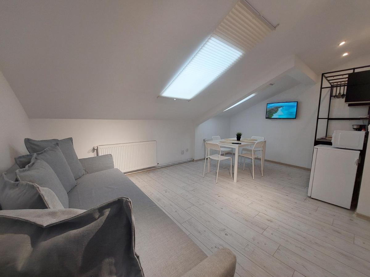 Key Apartments In Main Square Brasov Ngoại thất bức ảnh