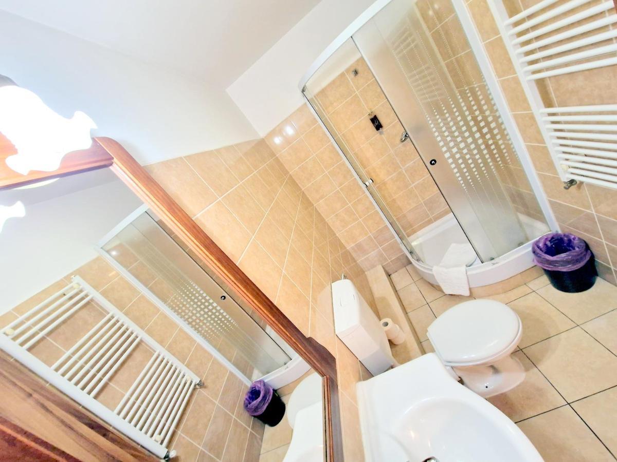 Key Apartments In Main Square Brasov Ngoại thất bức ảnh