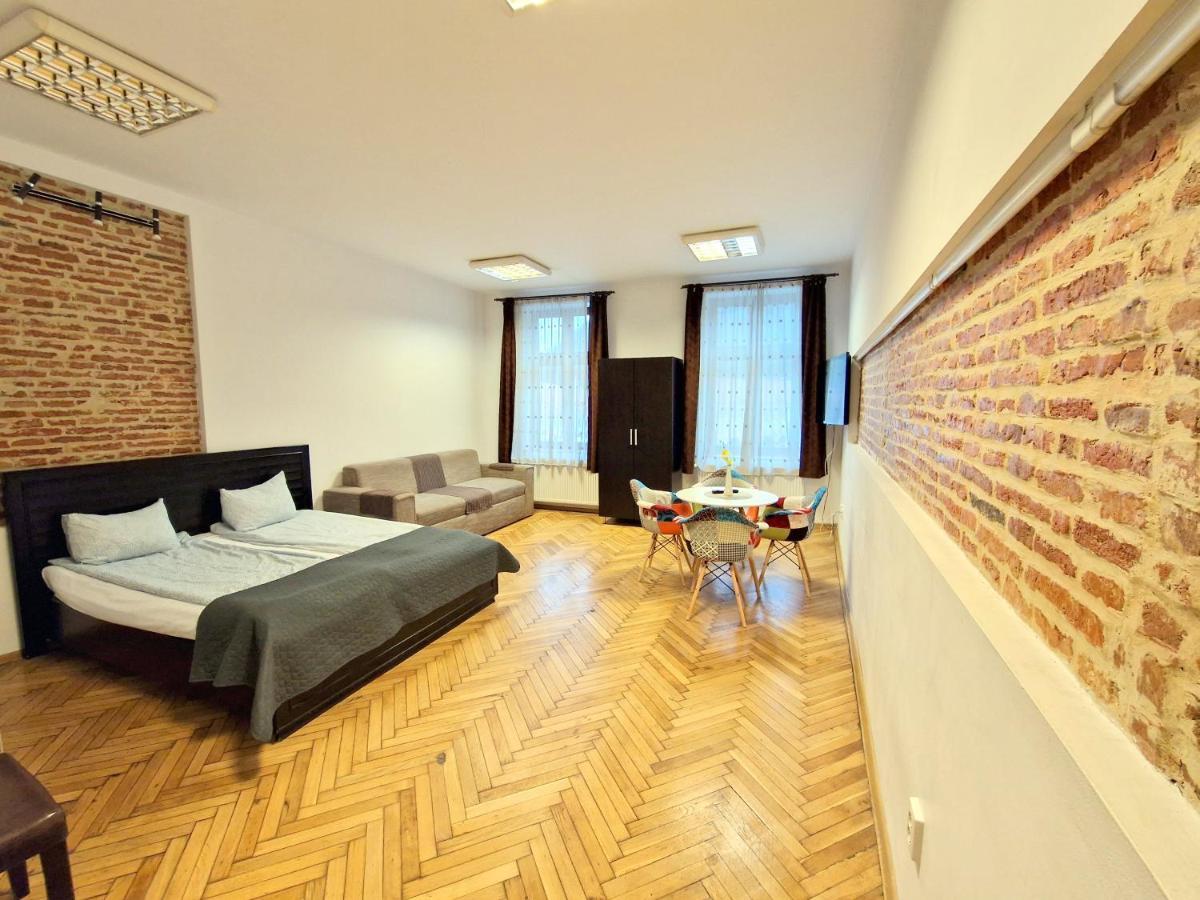 Key Apartments In Main Square Brasov Ngoại thất bức ảnh