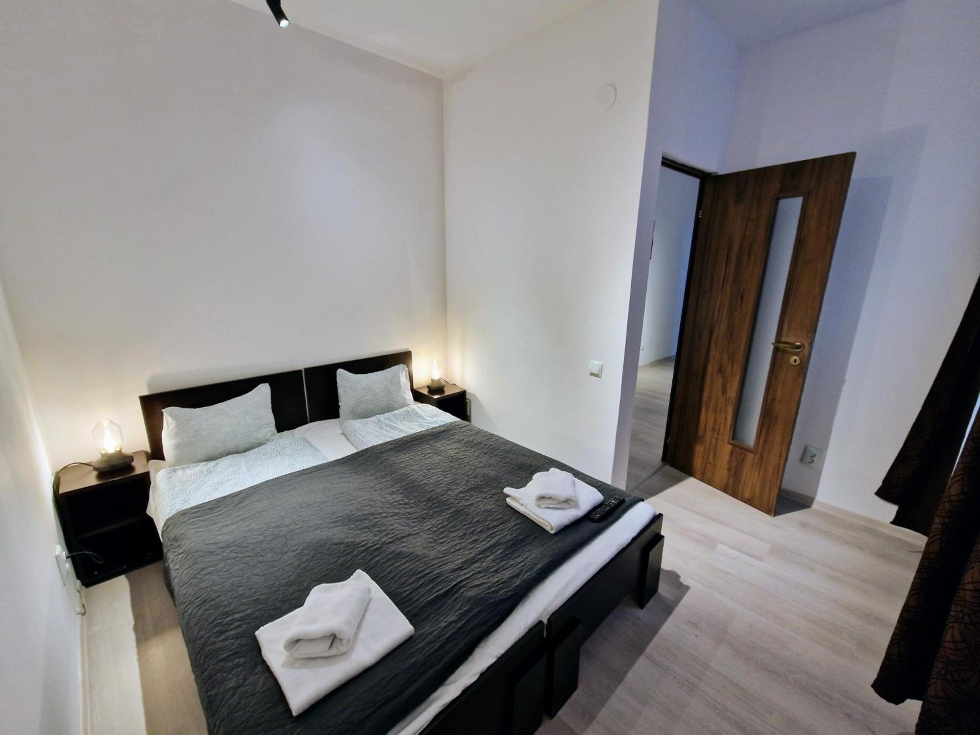Key Apartments In Main Square Brasov Ngoại thất bức ảnh
